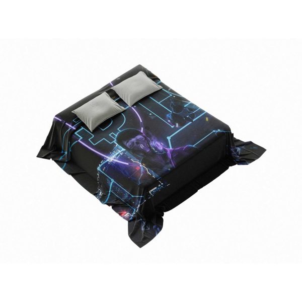 "Cyberpunk Circuitry" Bitcoin & Crypto Blanket - Neon Glow & Urban Comfort - Image 4