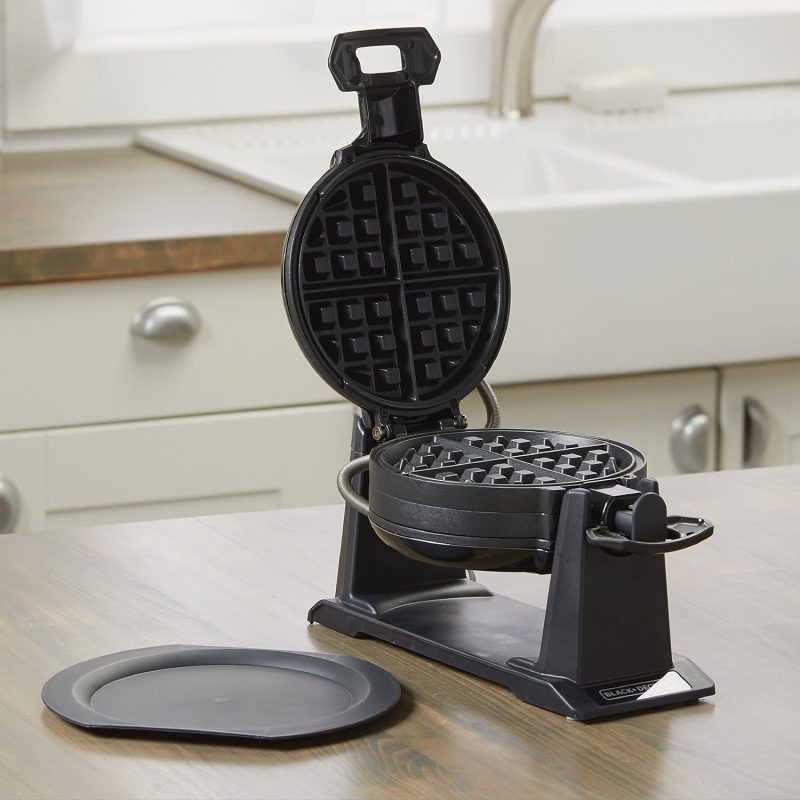 Black+Decker Rotating Waffle Maker - Image 4